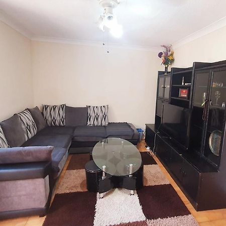 1 Bedroom Apartment Close To Slough Train Station 외부 사진