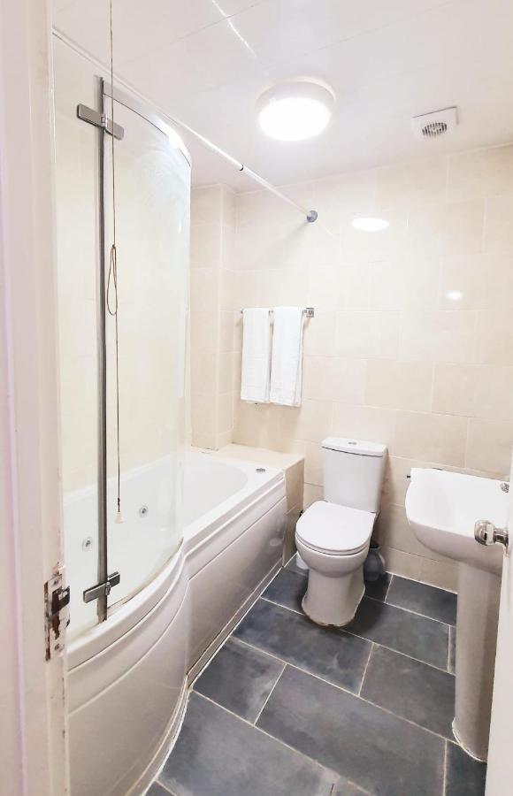 1 Bedroom Apartment Close To Slough Train Station 외부 사진