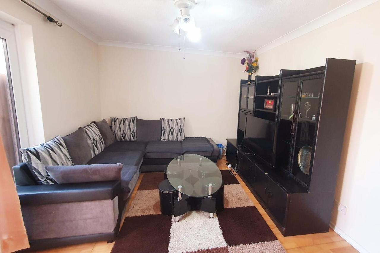 1 Bedroom Apartment Close To Slough Train Station 외부 사진