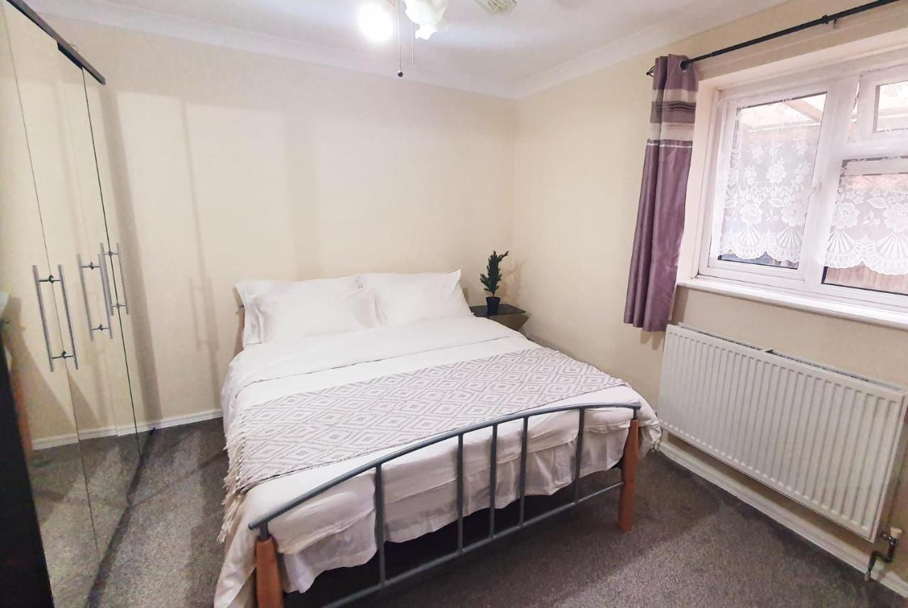 1 Bedroom Apartment Close To Slough Train Station 외부 사진